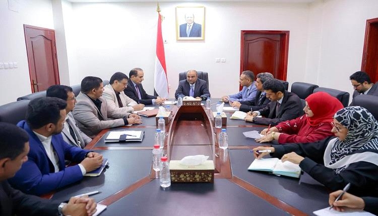 تخلي الرياض وغياب الإصلاحات.. حكومة بن بريك في مرمى الفشل والرئاسي على المحك