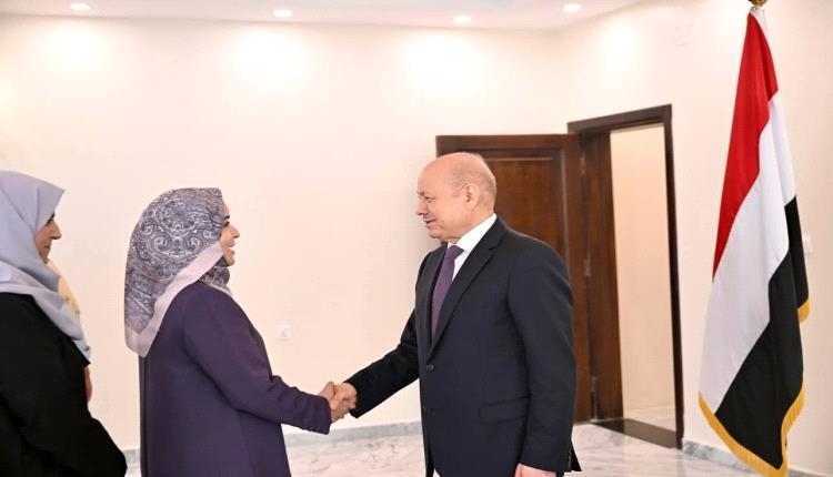 "ثورة النسوان" تغيب عن معاشيق.. والعليمي يستقبل العيد بين المصفحات والمصافحات