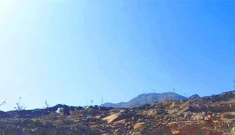 مدفعية المقاومة الجنوبية تستهدف موقعاً حوثياً لإطلاق الطائرات المسيّرة في جبهة ثرّة