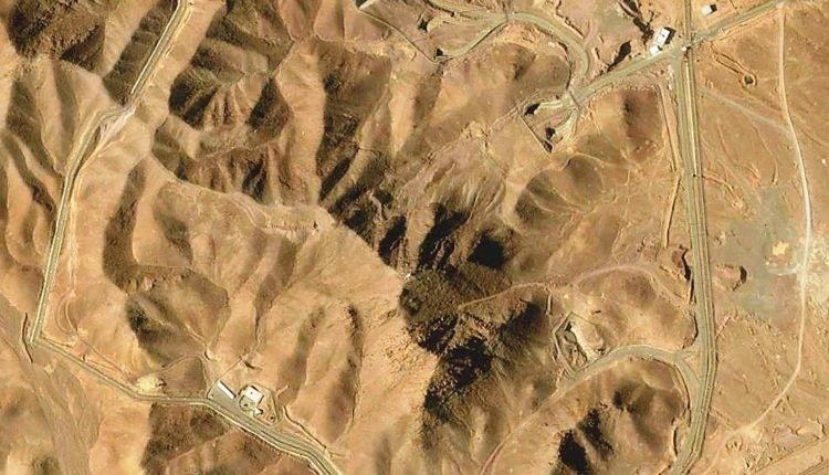 تلويح أمريكي بإسقاط قنبلة نووية لتدمير منشأة فوردو الإيرانية