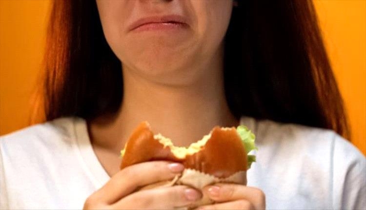 لسان أوزمبيك.. طعم معدني في الفم وتغير مذاق الطعام يشبه أعراض كورونا