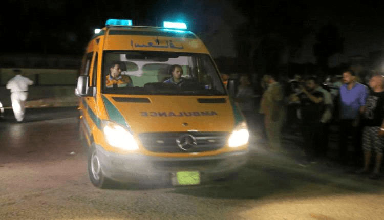 طالب يعتدي بسكين على والدته، وينقلها للمستشفى بحالة حرجة