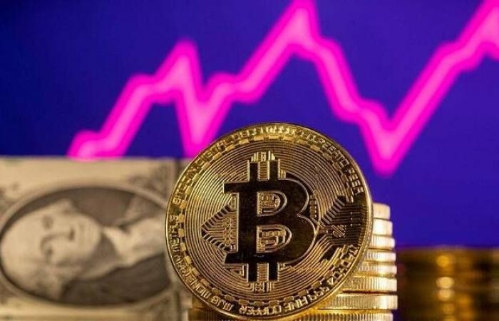 "بتكوين" تهبط إلى ما دون 80 ألف دولار مع مخاوف ركود الاقتصاد الأمريكي