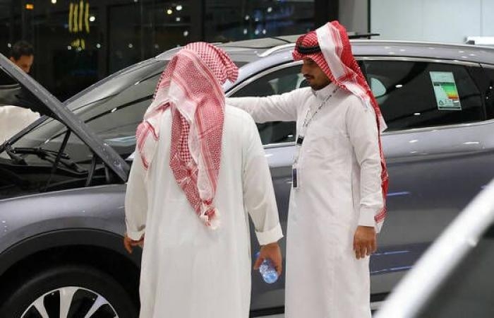 تسلا تدشن أعمالها في السعودية بإطلاق سايبرترك وسط الصحراء