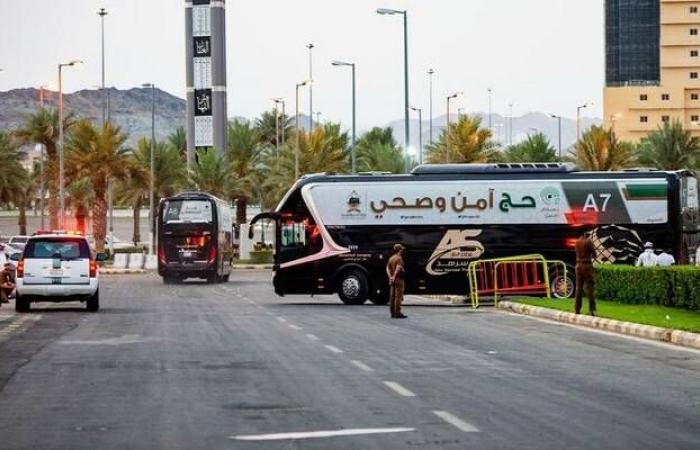 أمن الحج يضبط مقيمًا حاول تهريب 4 مخالفين إلى مكة بمركبة مخصصة لنقل المرضى