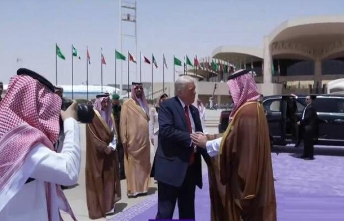 "ترمب" يغادر السعودية.. وولي العهد يودعه