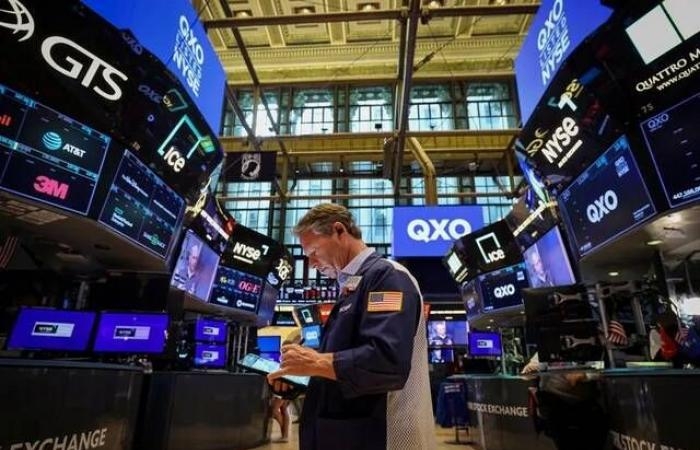 صناديق الأسهم الأمريكية تجذب أول تدفقات مع تحسن معنويات المستثمرين