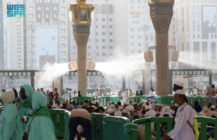 436 مروحة رذاذ لتلطيف أجواء ساحات المسجد النبوي