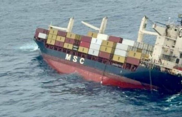 الهند تسارع لاحتواء تسرب نفطي بعد غرق سفينة