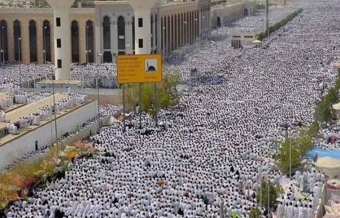 وزير الشؤون الإسلامية يدشن مشروع مظلات الساحة الخلفية بمسجد نمرة