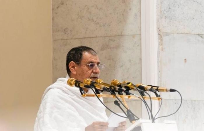 الشيخ بن حميد في خطبة عرفة: يوم عرفة محطة إيمانية عظيمة تتجلى فيها معاني التوحيد وتُستجاب فيه الدعوات