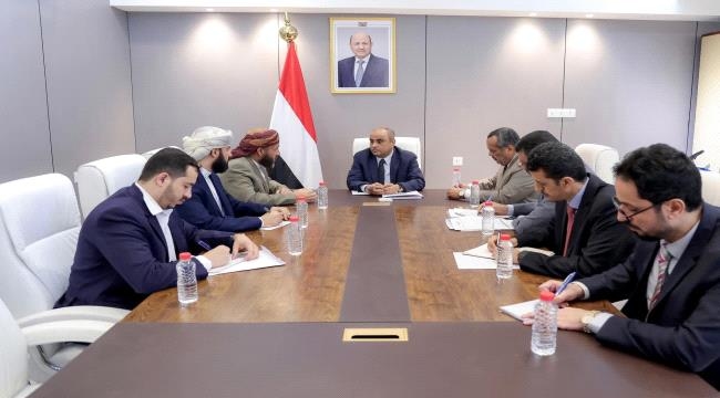 رئيس الحكومة اليمنية يوجه بإجراء إصلاحات جذرية في ملف الحج والعمرة