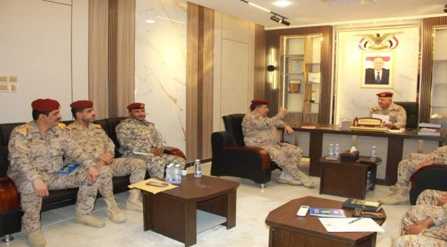 قائد المنطقة الأولى يترأس اجتماعا موسعا بقادة الألوية والوحدات العسكرية