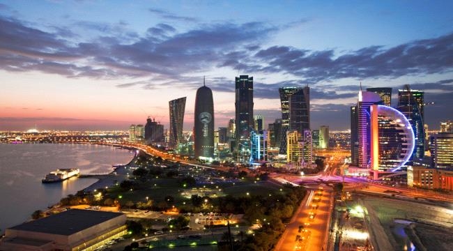 إيران تستهدف قاعدة أميركية في قطر.. وثلاث دول خليجية تغلق مجالها الجوي