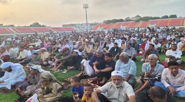 خطباء صدحوا بالحق.. وآخرون خافوا على الريال!