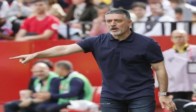 إشبيلية يطيح بمدربه