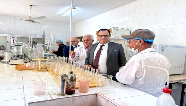 أجهزة فنية ومخبرية حديثة لفحص جودة الأسماك والبذور الزراعية والسماد في عدن
