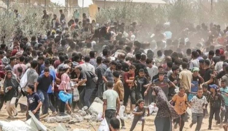 غزة.. قتلى وجرحى بانقلاب شاحنة فوق عشرات الجوعى