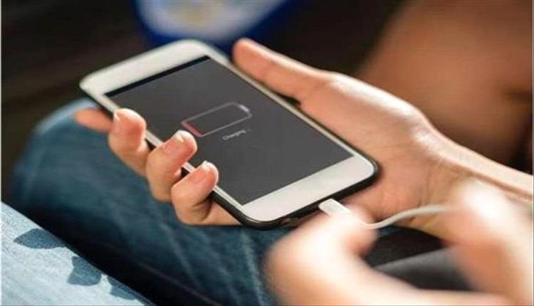 هاتفك تحت الوسادة.. قنبلة موقوتة تهدد حياتك في ليالي الصيف الحارقة!