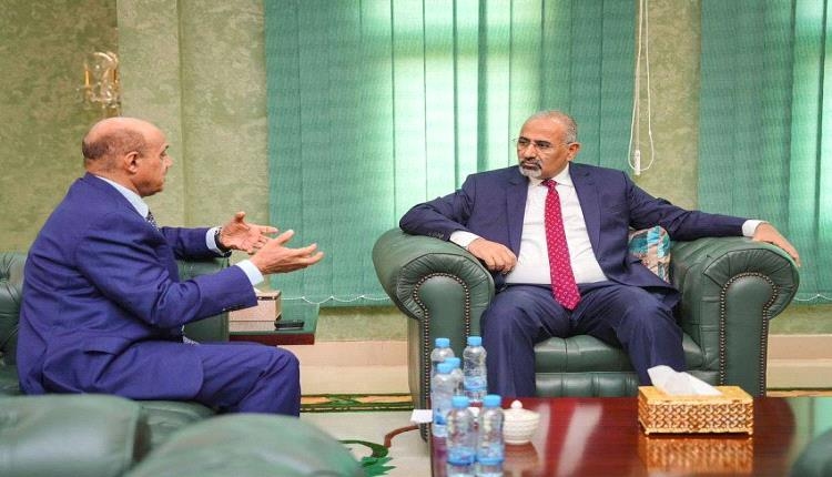 الزبيدي يتابع ملفات الاقتصاد