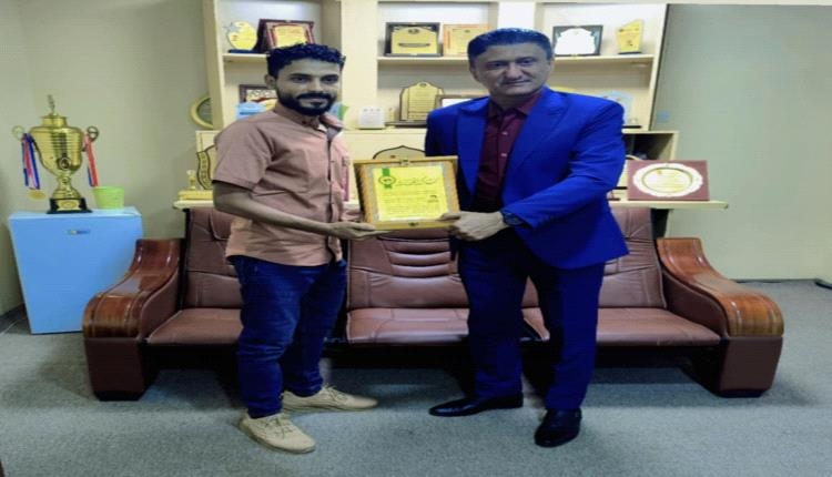 رئيس اتحاد عدن للكاراتيه يكرم الكابتن وجدان الشادلي