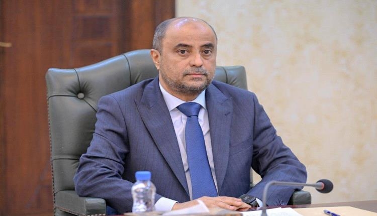 الشرق الأوسط: بن بريك يباشر مهامه من عدن وسط تحديات اقتصادية بالغة الصعوبة