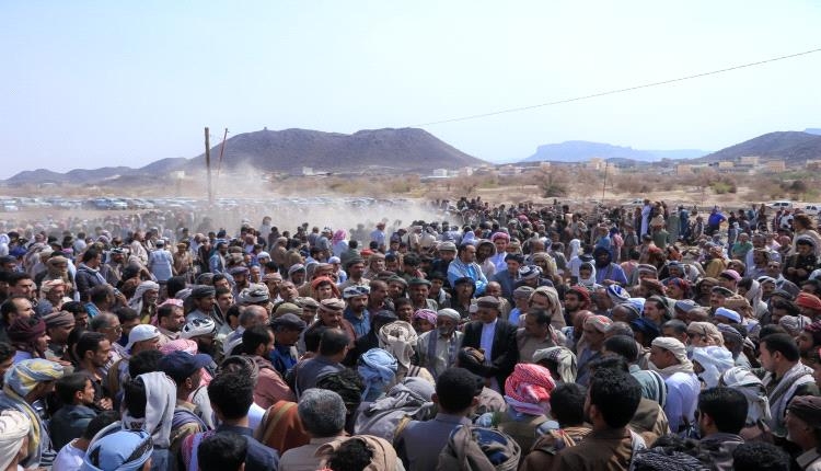 انتقالي شبوة يتقدم جموع المشيعين للشهيد الخليفي ويُحمّل مأرب مسؤولية الغدر ويتوعد قتلة