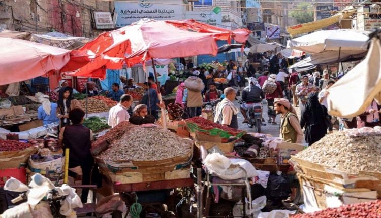 التآكل المتسارع للريال يعمق تدهور معيشة اليمنيين