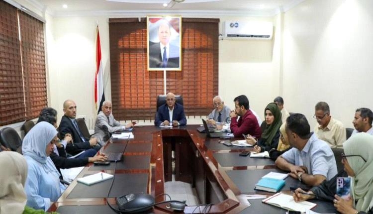عدن.. اجتماع مع فريق البنك الدولي لبحث إطلاق سلسلة مشاريع المياه