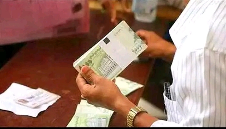 خبر سار .. مقترح حكومي لرفع الحد الأدنى للأجور إلى 102 ألف ريال: خطوة لتخفيف الأعباء المعيشية في اليمن