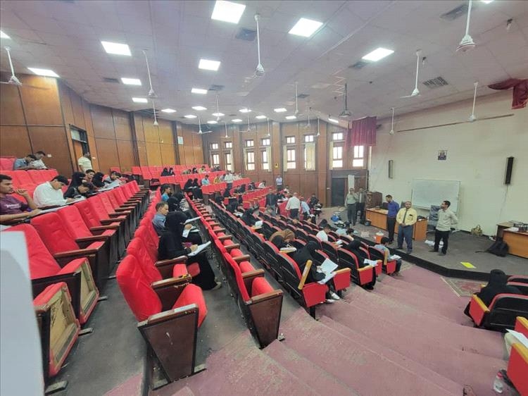 كليةُ الحقوق جامعة عدن تُدَشِّنُ امتحانات الدور الأول للفصل الثاني من العام الجامعي 2024-2025م.