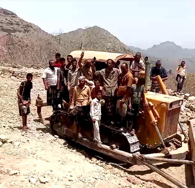 مشروع الأمل… مبادرة شعبية لإصلاح طريق الحياة في العقلة حيد ردفان