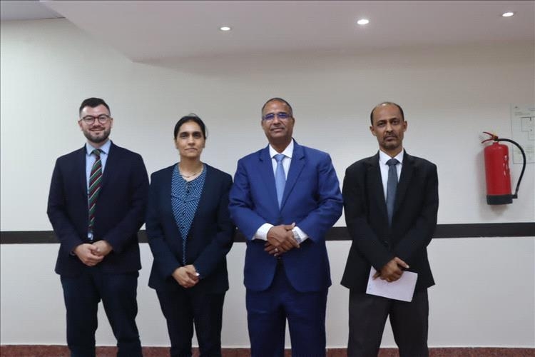 وزير الشؤون الاجتماعية يلتقي بسعادة سفيرة المملكة المتحدة (بريطانيا) لدى بلادنا