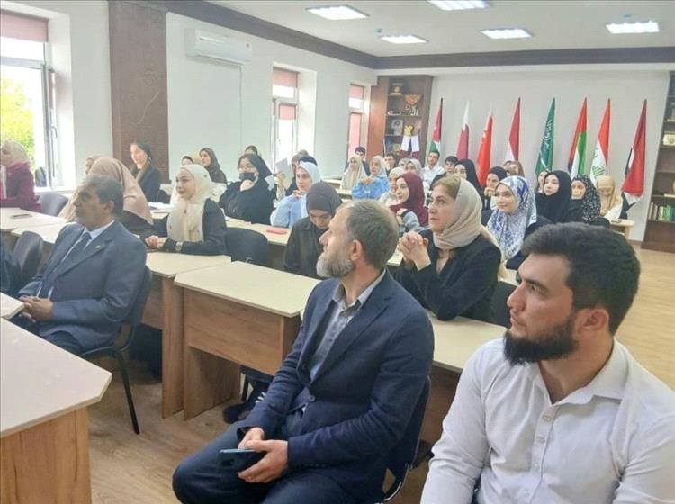 محاضرة عن السياحة البيئية في حضرموت بجامعة الشيشان ضمن فعاليات 'أسبوع حضرموت' في روسيا