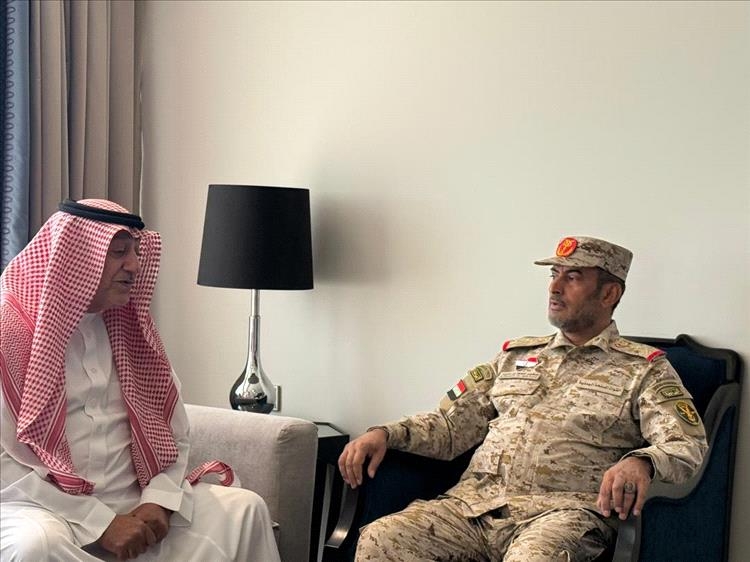رئيس هيئة الأركان العامة يبحث مع مدير عام (مسام) خطط العمل المستقبلية