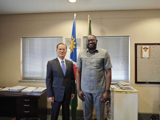 Ambassador Zhao Weiping Pays Courtesy Call on New Governor of Khomas Region of the Republic of Namibia