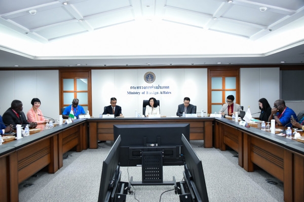 Director-General of Department of South Asian, Middle East and African Affairs meets with Food Industry business delegation from West African countries