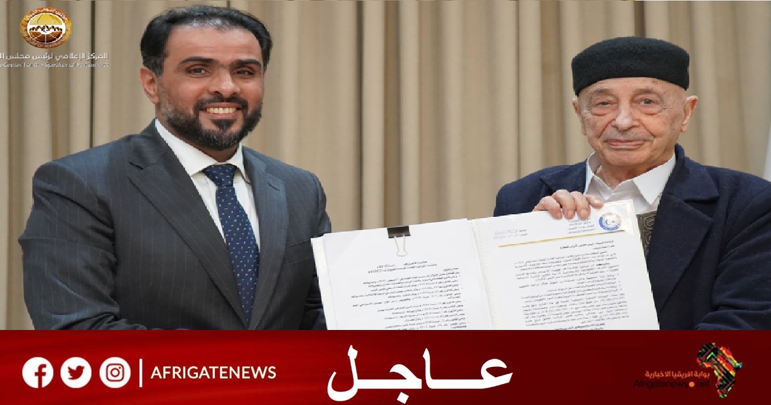 صالح يتسلم مشروع الميزانية الموحدة لعام 2025 تمهيدًا لعرضها على مجلس النواب