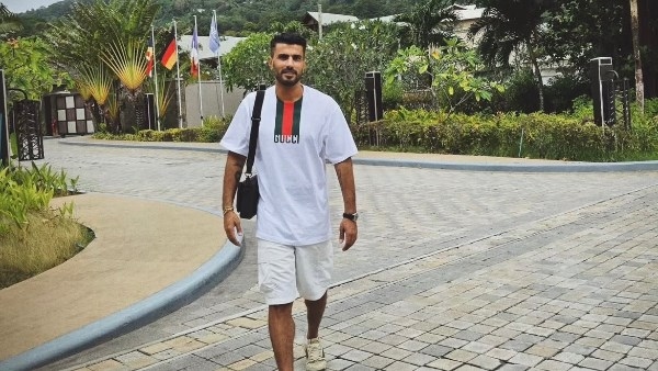 محمد سامي يشوق جمهوره بصورة غامضة وشيماء سيف تعلق