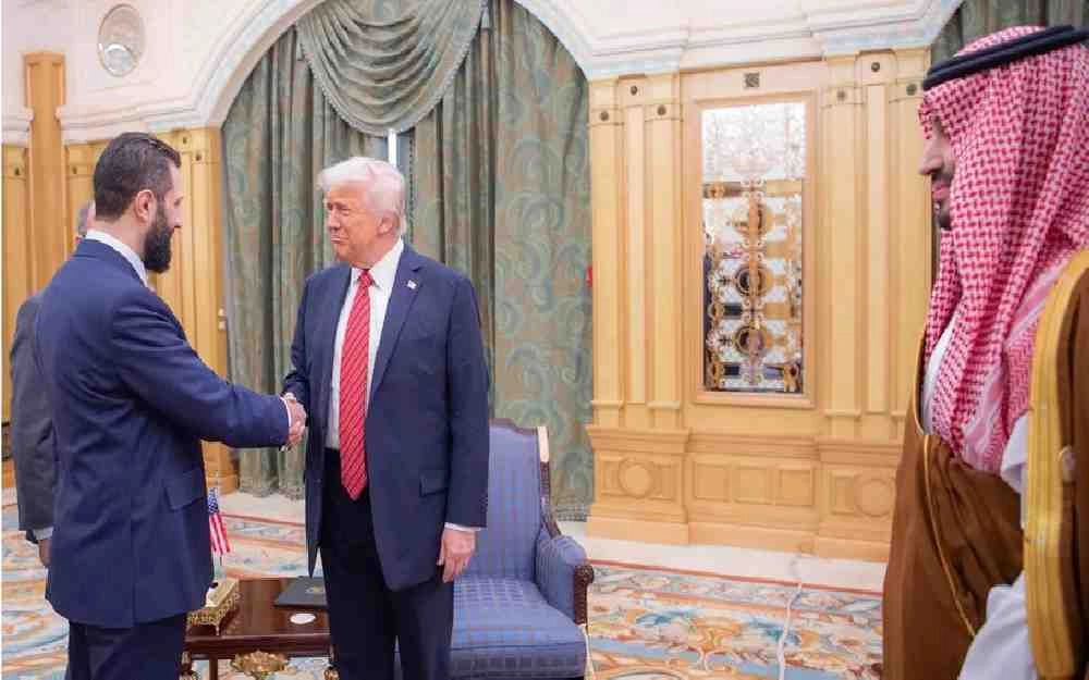 ترامب يلتقي الرئيس السوري الشرع في الرياض