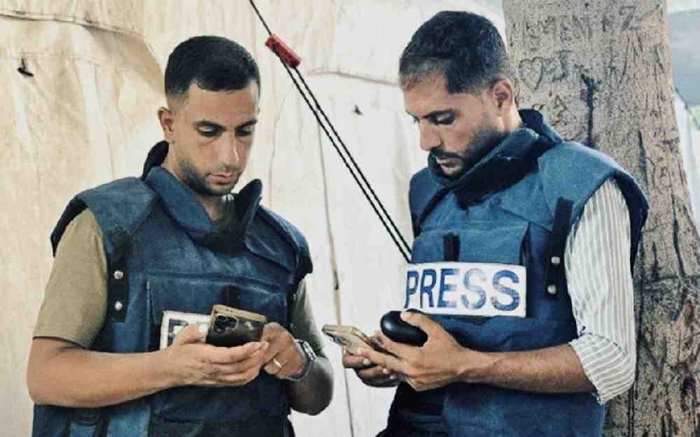 اغتيال خمسة من صحافيي قناة الجزيرة من بينهم أنس الشريف ومحمد قريقع