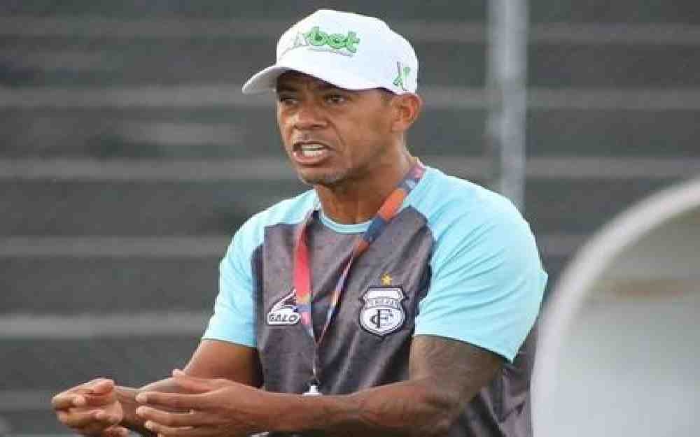 لاعب برازيلي يتولى تدريب فريقين في الوقت نفسه