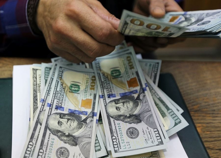 بعد تداول أخبار عن شح في السيولة... خبير إقتصادي يحسم الجدل!