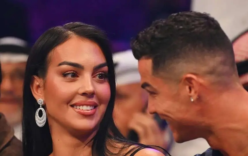 رونالدو يفاجئ جورجينا بـ5 هدايا فاخرة بمناسبة خطوبتهما