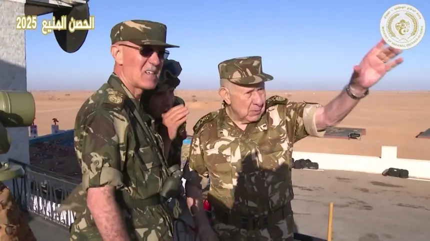بحضور شنقريحة.. الجيش الجزائري يجري مناورات ضخمة بالذخيرة الخية على مرمى حجر من التراب المغربي