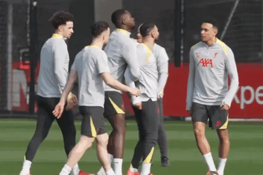 ليفربول يكشف حقيقة الفيديو المثير للجدل بين نجمه المصري محمد صلاح وألكسندر-أرنولد(فيديو)