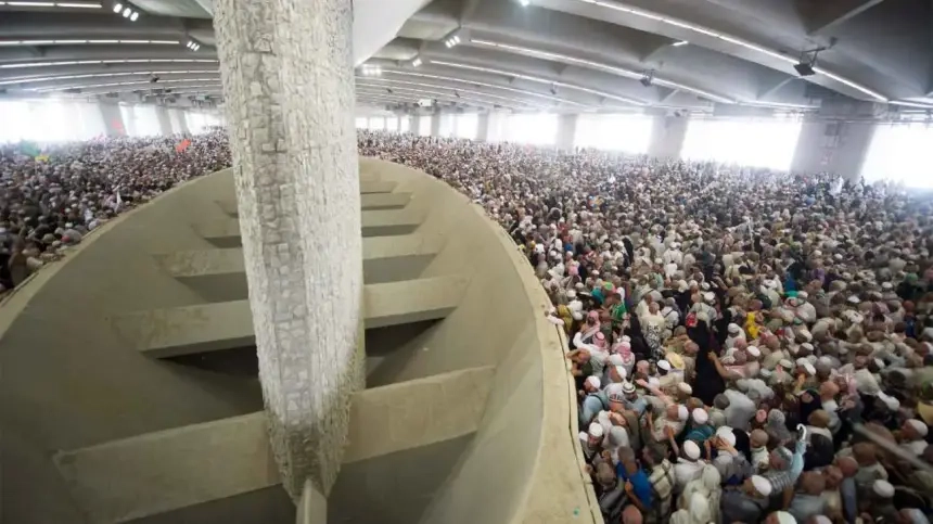 في أول أيام التشريق.. حجاج بيت الله يواصلون رمي الجمرات