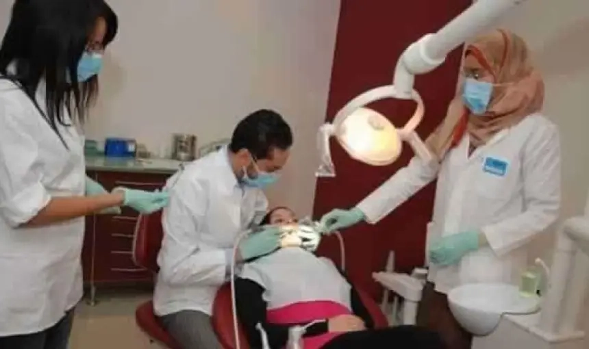 دراسة تكشف ارتفاع معدلات الإصابة بـ"كوفيد طويل الأمد" بين أطباء الأسنان