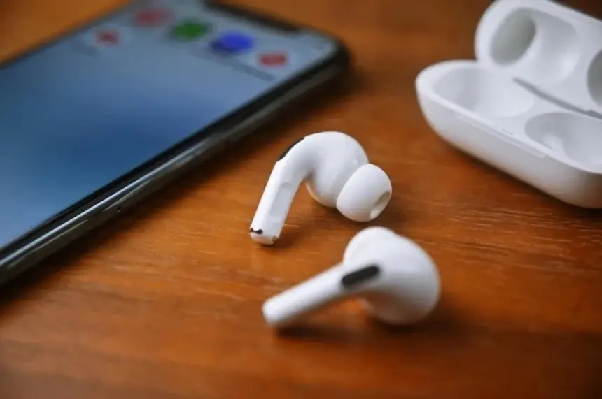 هل تتجسس سماعات AirPods الخاصة بالعمل على تحركاتك؟