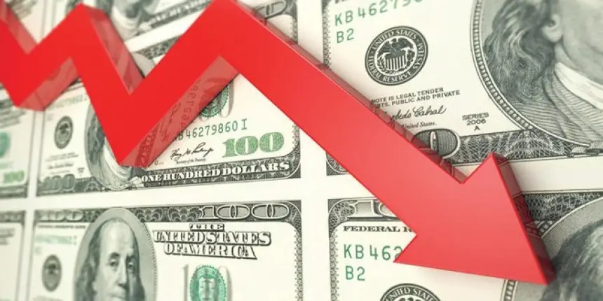 الدولار يتراجع إلى أدنى مستوياته منذ سنوات